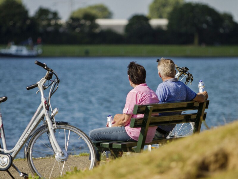 Fietsen langs het water